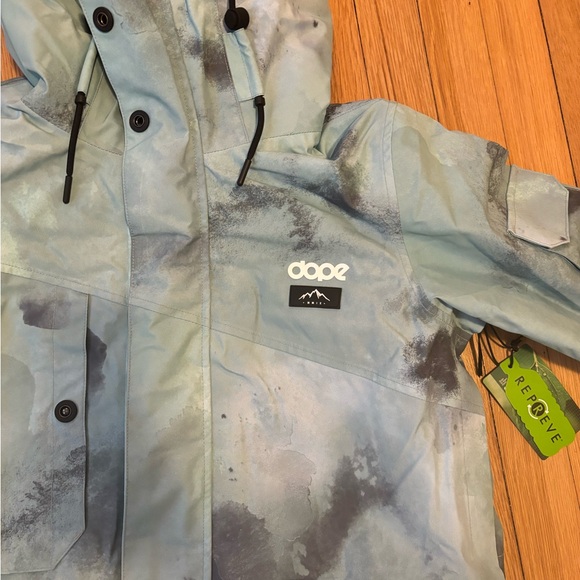 Adept Women’s Snowboarding Jacket - Picture 6 of 11